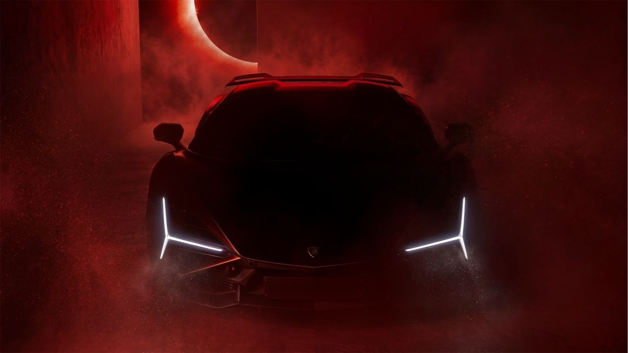 Lamborghini Revuelto SV: le prime immagini verso il debutto