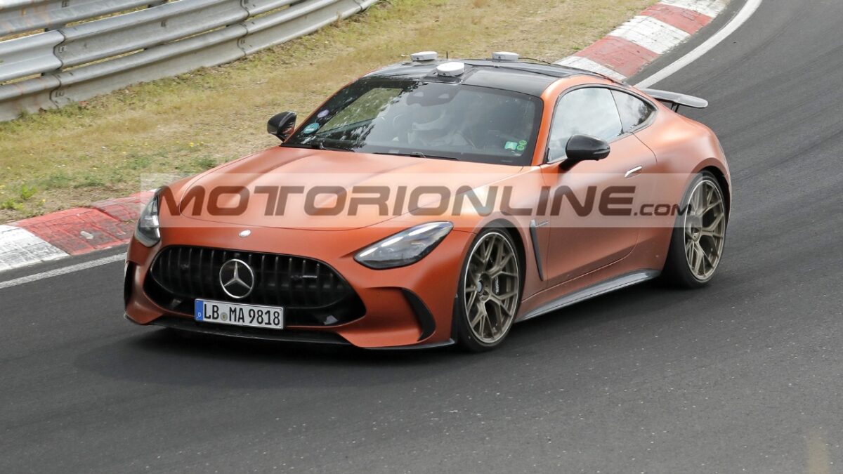 Mercedes AMG GT 63 in prova di guida autonoma al Nürburgring, con attrezzatura per mappatura