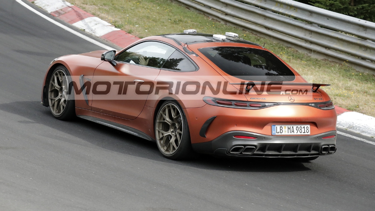 Mercedes AMG GT 63: la prova al Nurburgring con la guida autonoma