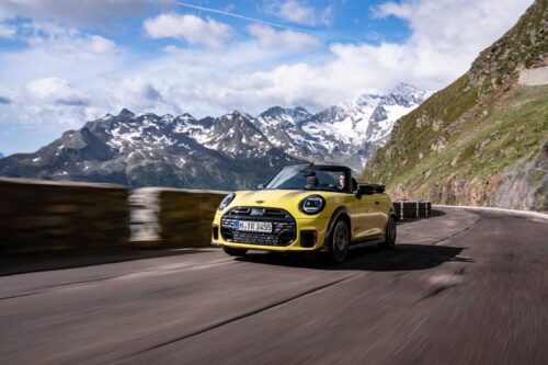 MINI John Cooper Works Cabrio: 231 CV e Sunny Side Yellow MINI John Cooper Works Cabrio: 231 CV e Sunny Side Yellow