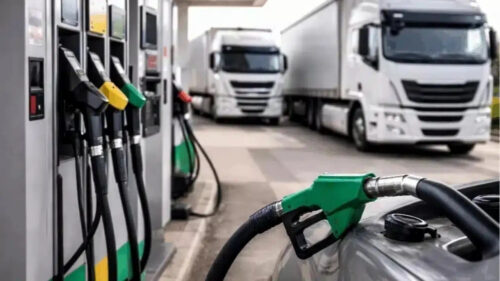 Prezzi benzina: il petrolio torna a volare, attesi nuovi aumenti