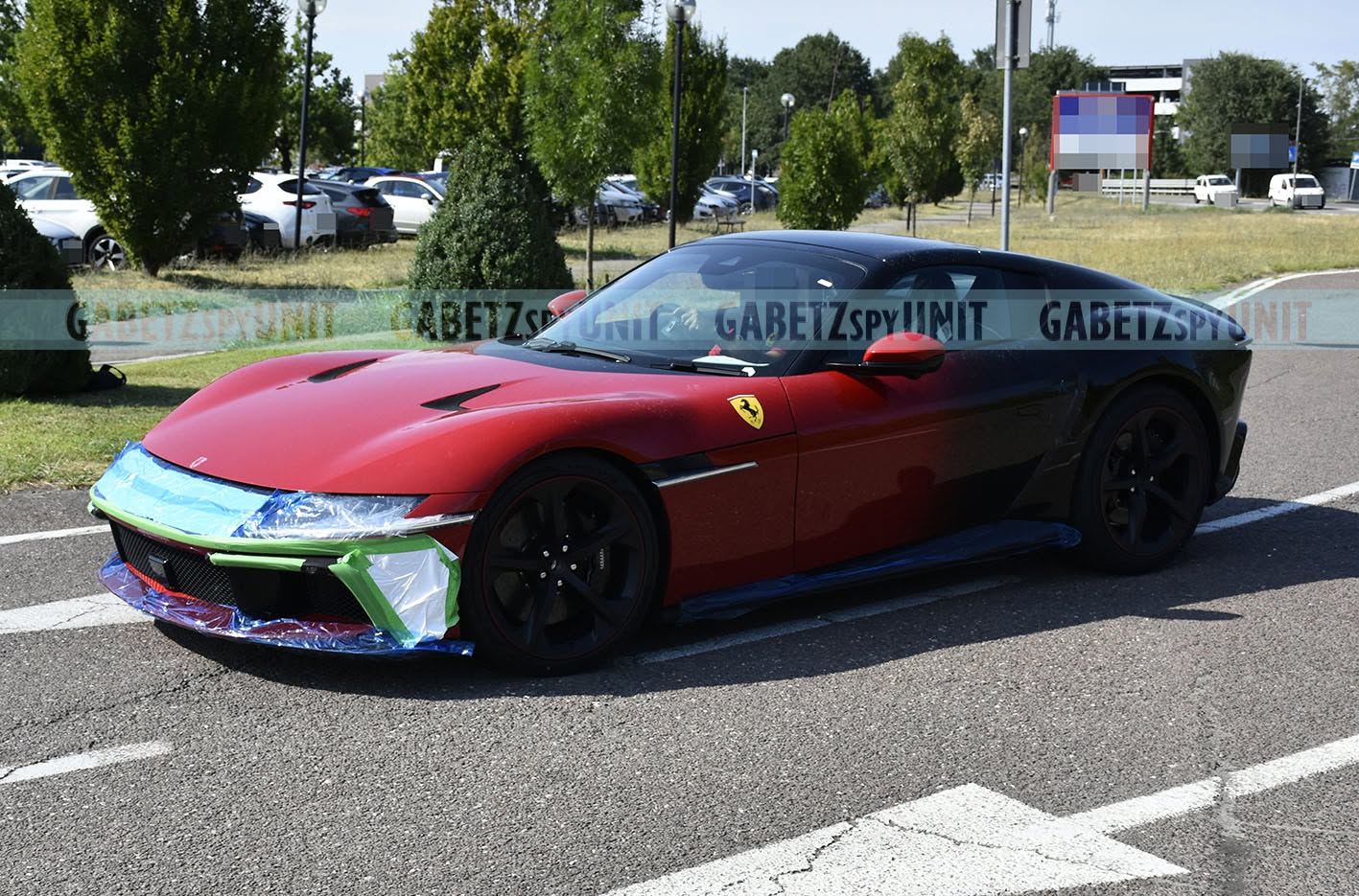 Ferrari 12Cilindri: foto spia di una customer car bicolore Ferrari 12Cilindri: foto spia di una customer car bicolore
