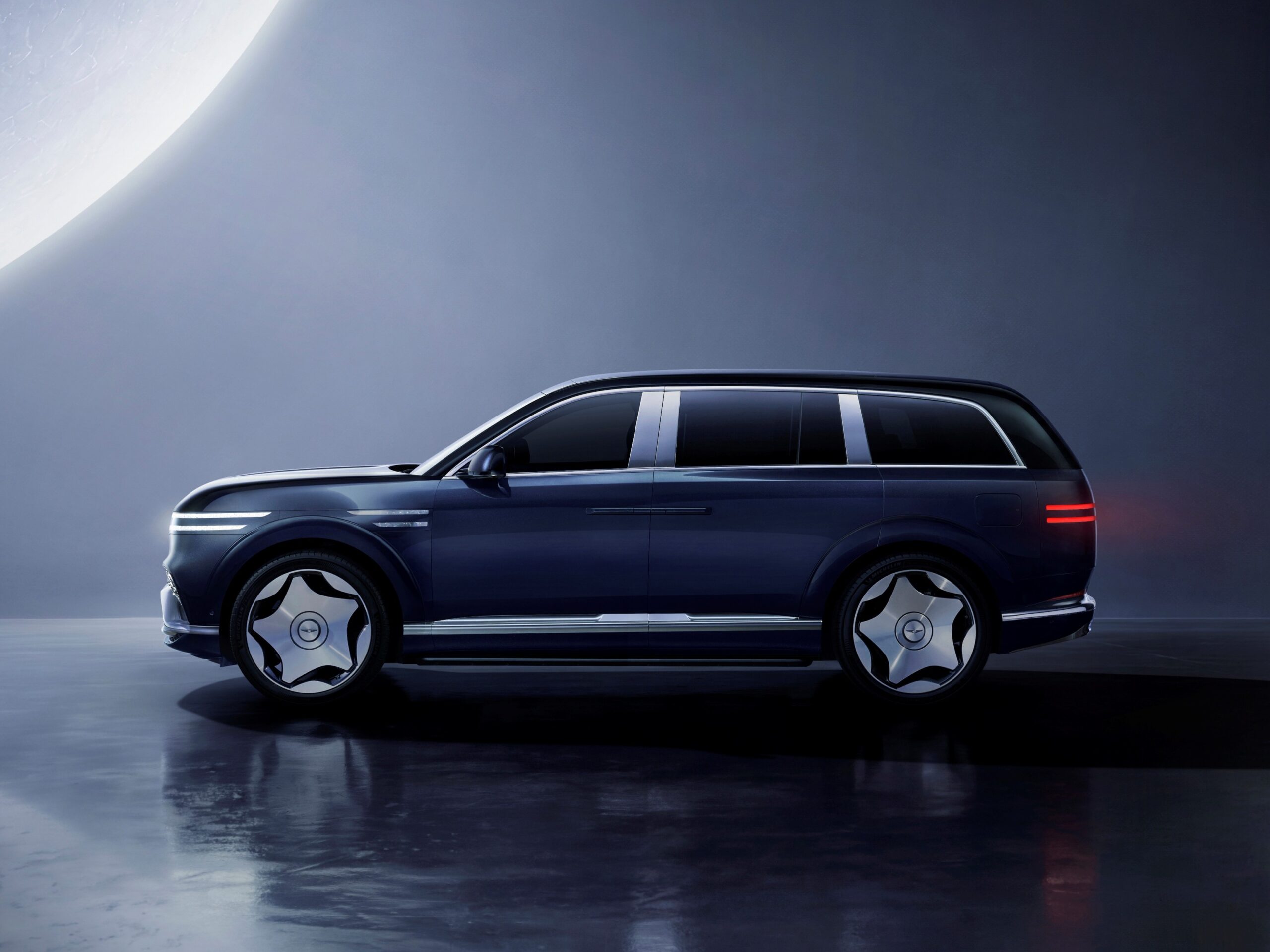 Genesis GV90: svelato il primo SUV ammiraglia elettrico con portiere coach Neolun