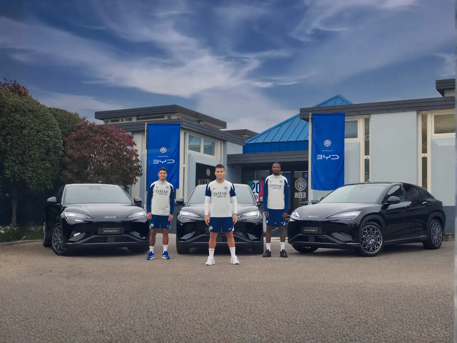 Dettagli interni della BYD Sealion 7 Inter Special Edition con cuciture blu