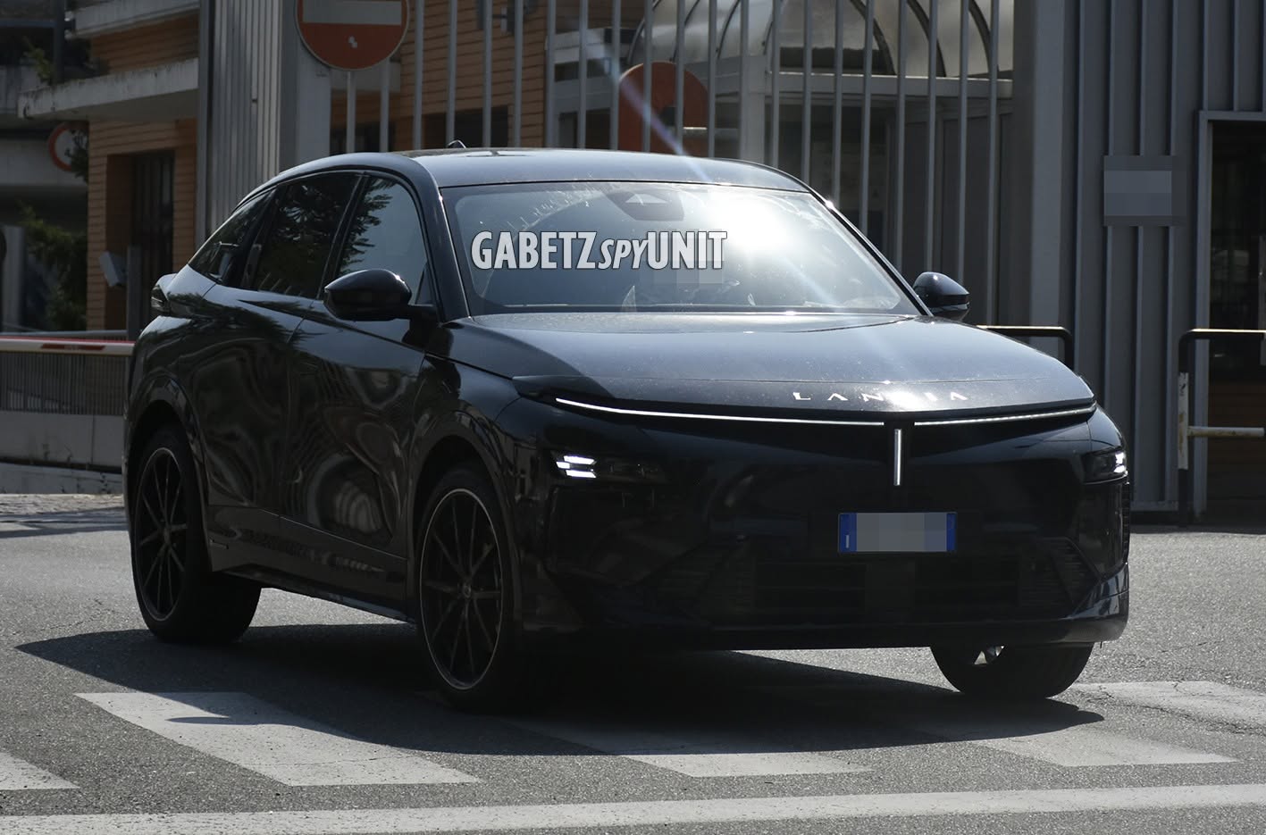 Lancia Gamma foto spia tre quarti anteriore