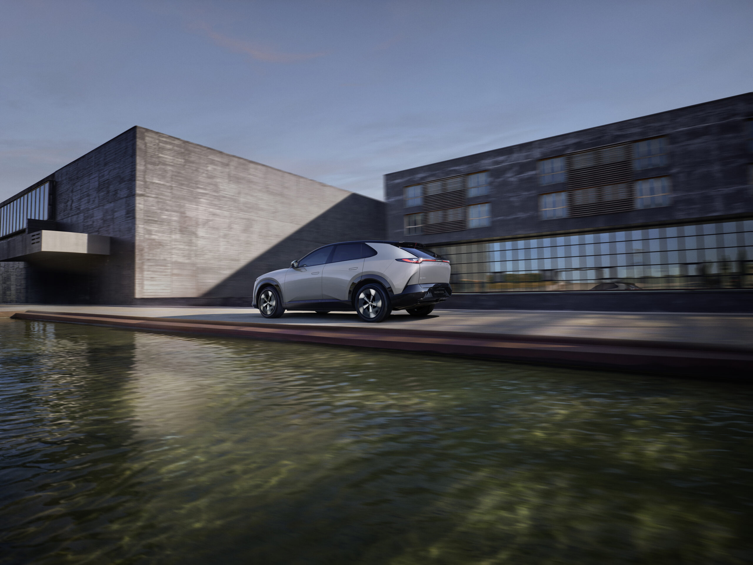 Mazda CX-6e: il design Kodo si evolve nel nuovo SUV elettrico