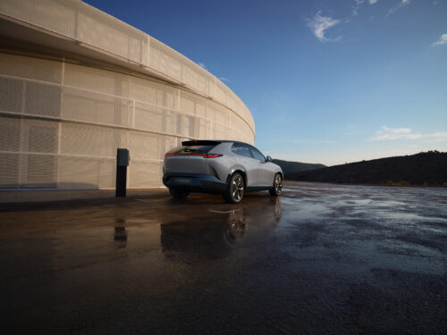 Mazda CX-6e: il design Kodo si evolve nel nuovo SUV elettrico