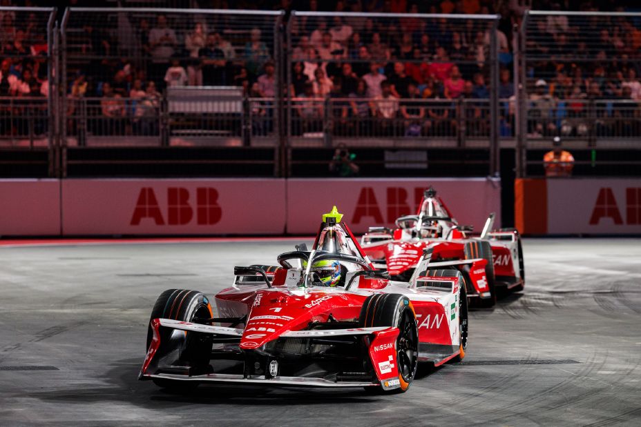 Piloti Nissan Formula E in gara a Londra, chiusura di stagione con doppietta e posizioni di classifica