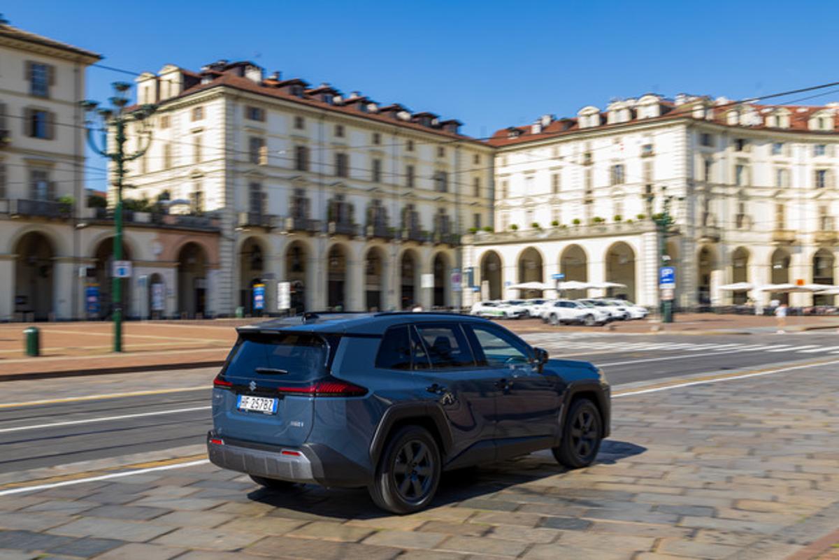 Nuova Suzuki Across Plug-in Hybrid