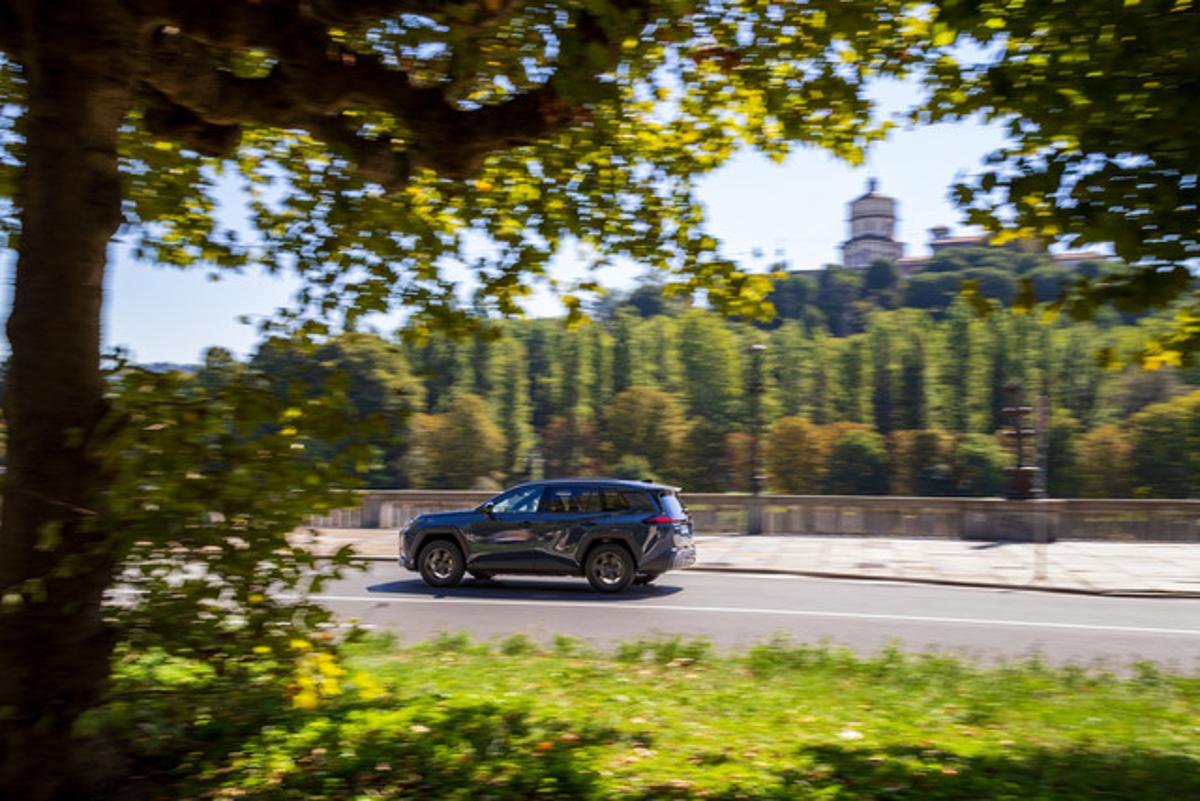 Nuova Suzuki Across Plug-in Hybrid