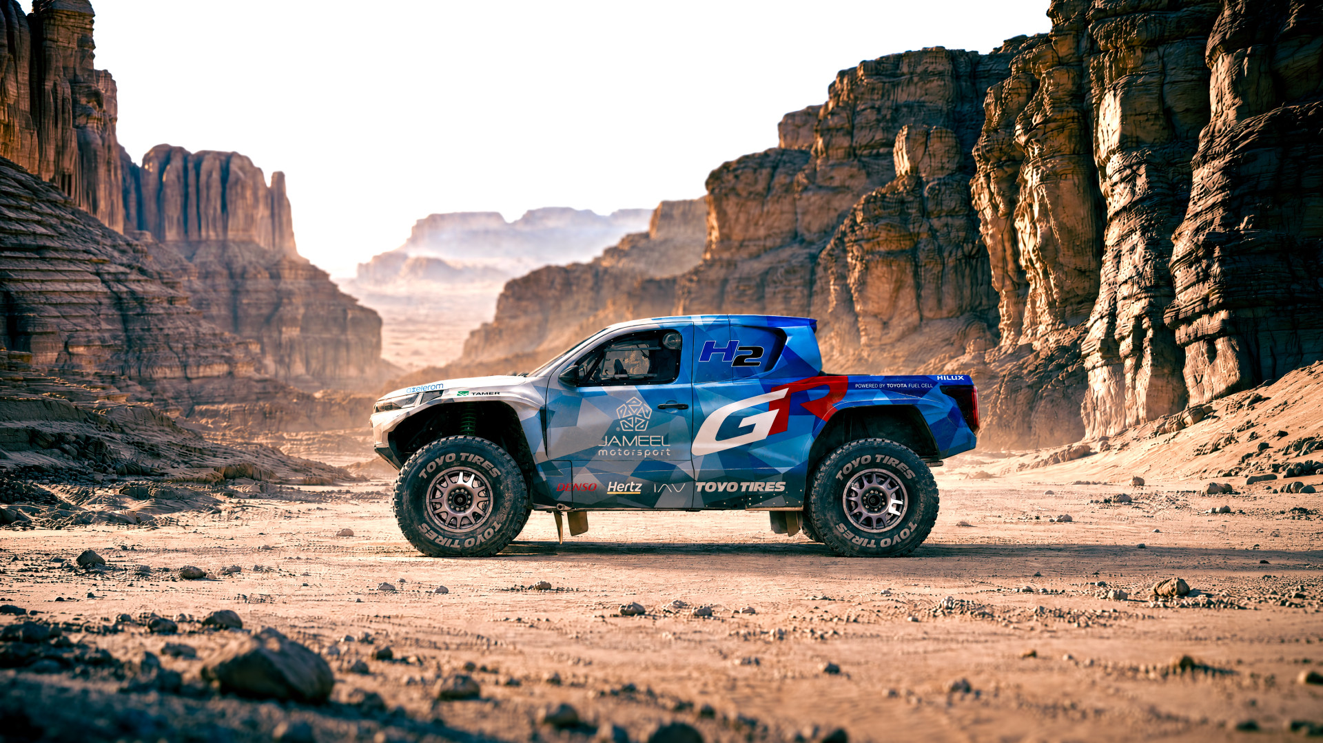 Toyota DKR GR FC Hilux durante un test