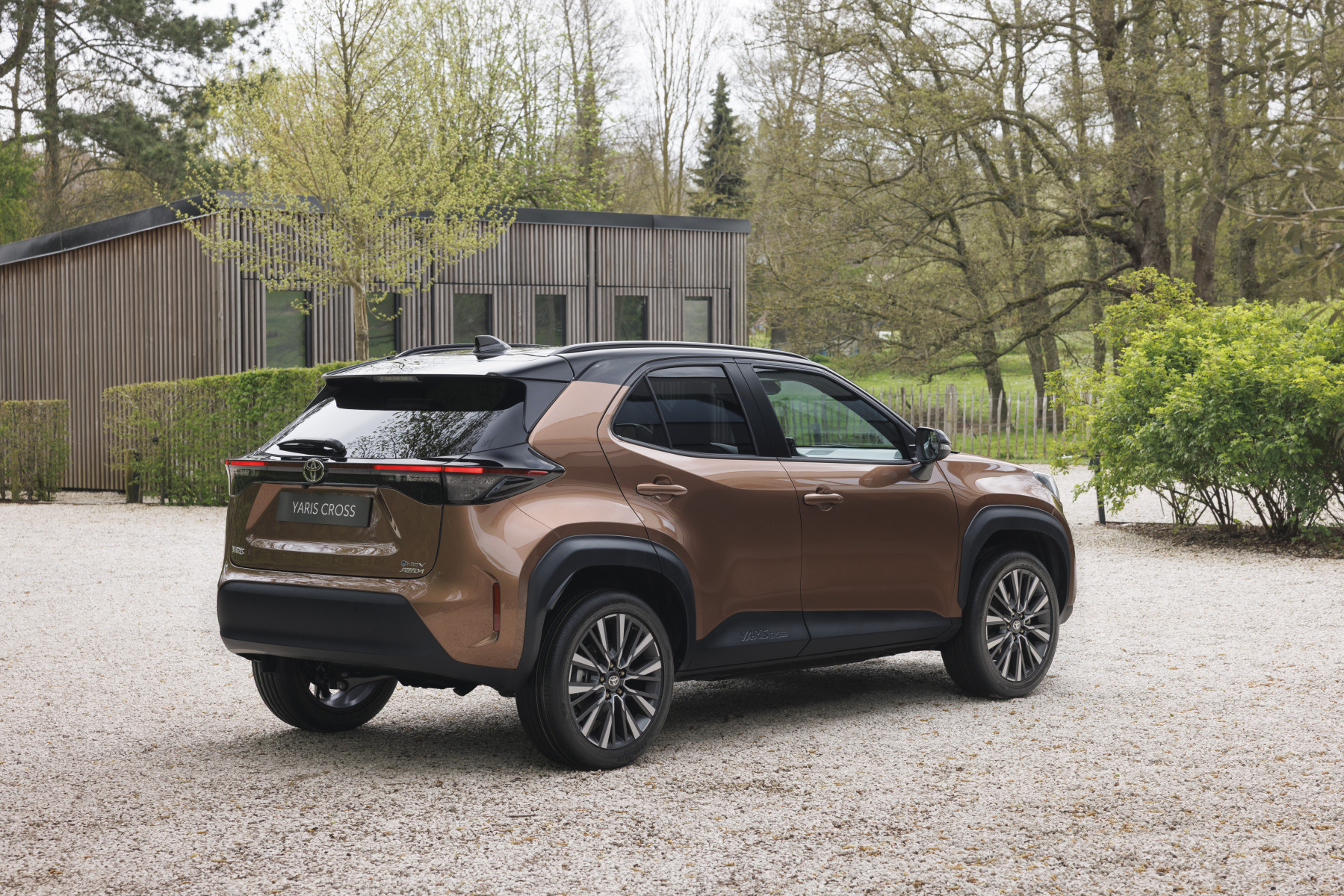 Toyota Yaris Cross 2026: nuovo look e prezzi da 24.950€