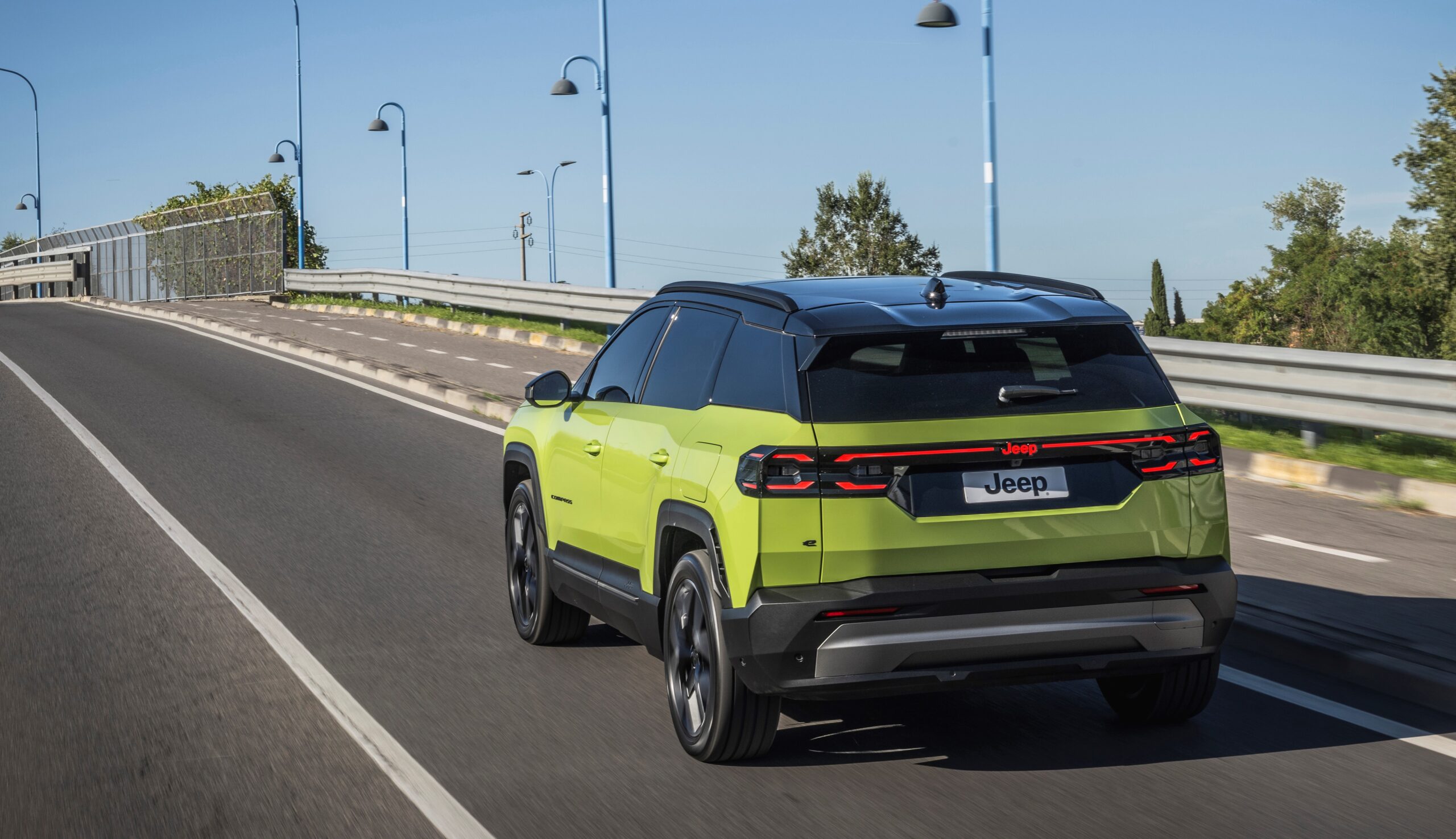 Nuova Jeep Compass su strada