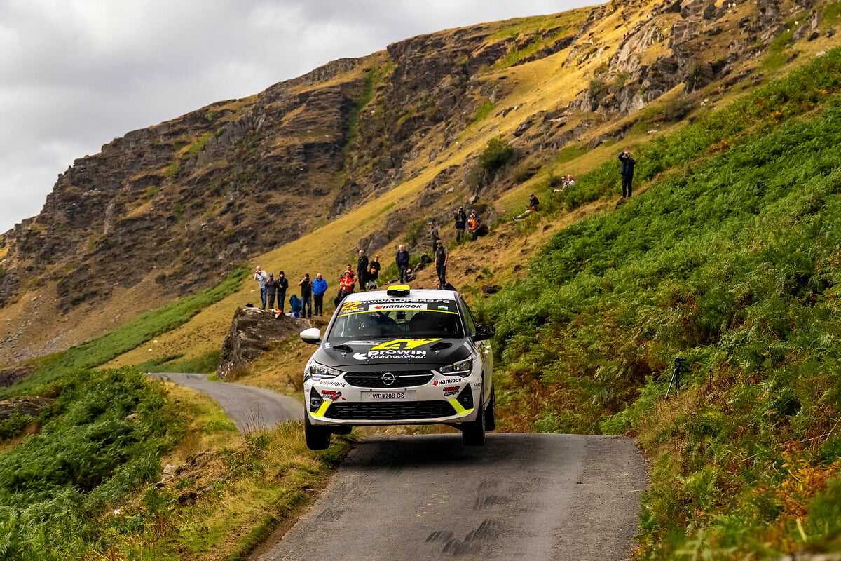 Pilota Opel vince rally in Galles, team cerca titolo in Portogallo