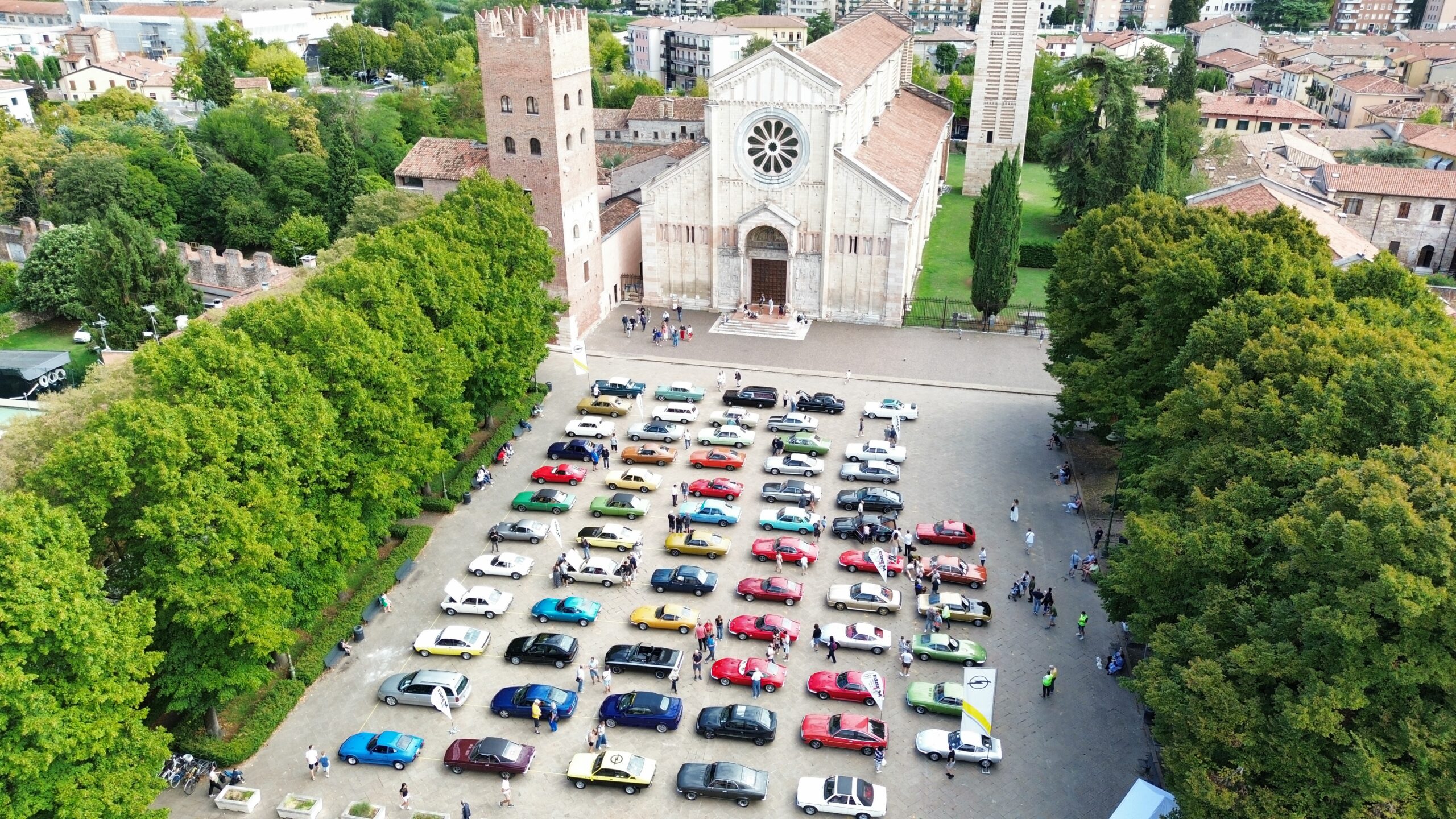 Vista aerea drone del Meeting Internazionale Opel Storiche 2026 a Verona