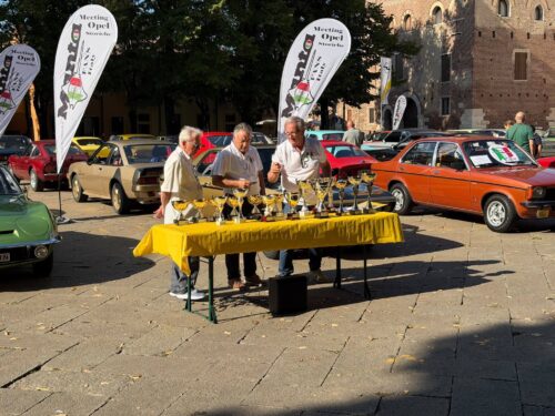 Opel storiche a Verona: Opel Fans Italy compie 30 anni