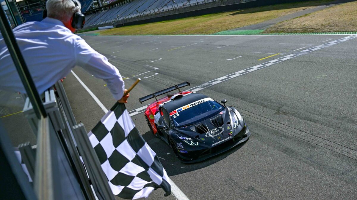 Due piloti italiani guidano la Lamborghini Huracán GT3 EVO2 a Hockenheim, conquistando la vittoria in gara 1