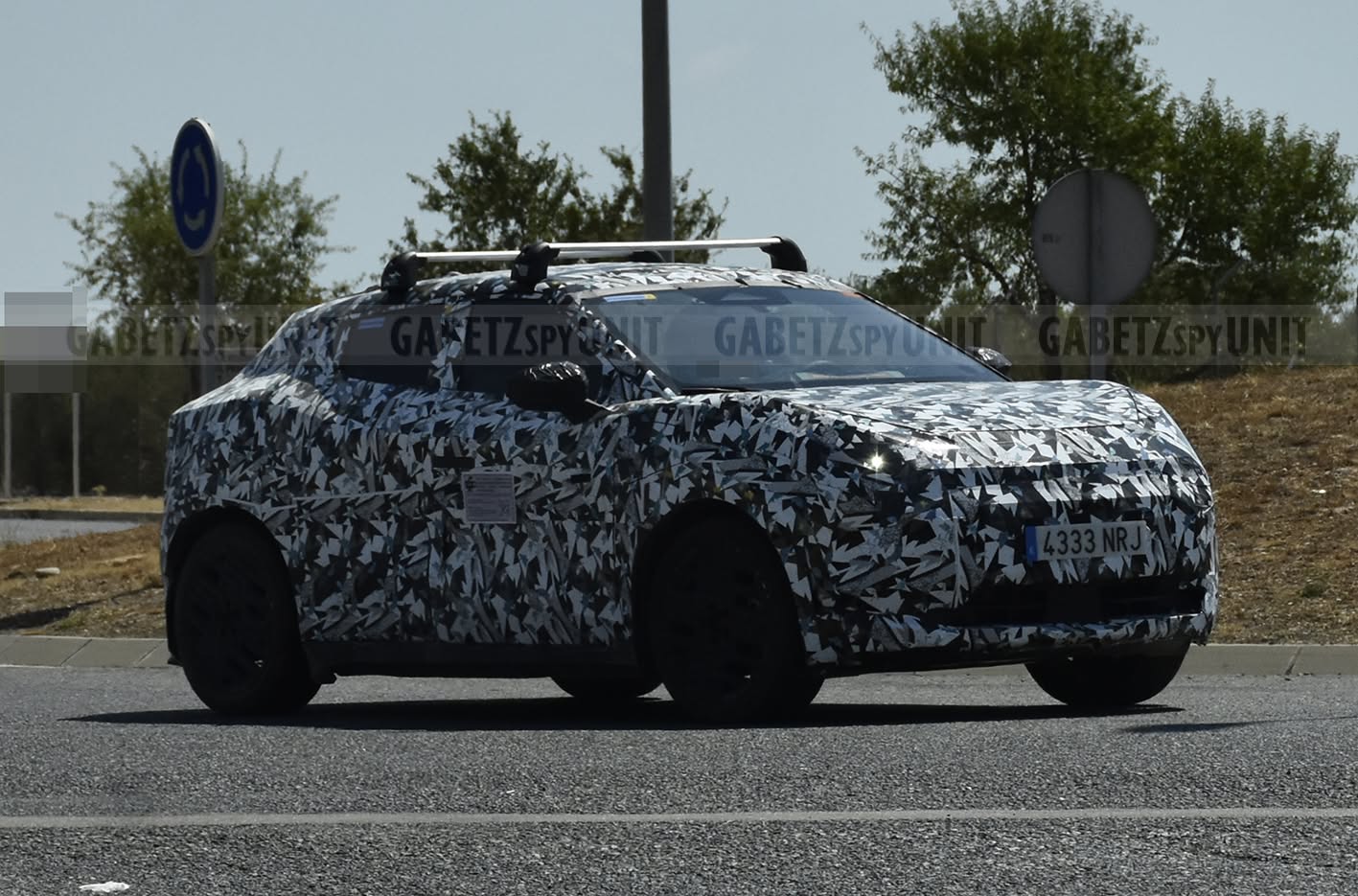 Nissan Juke 2027 muletto profilo laterale