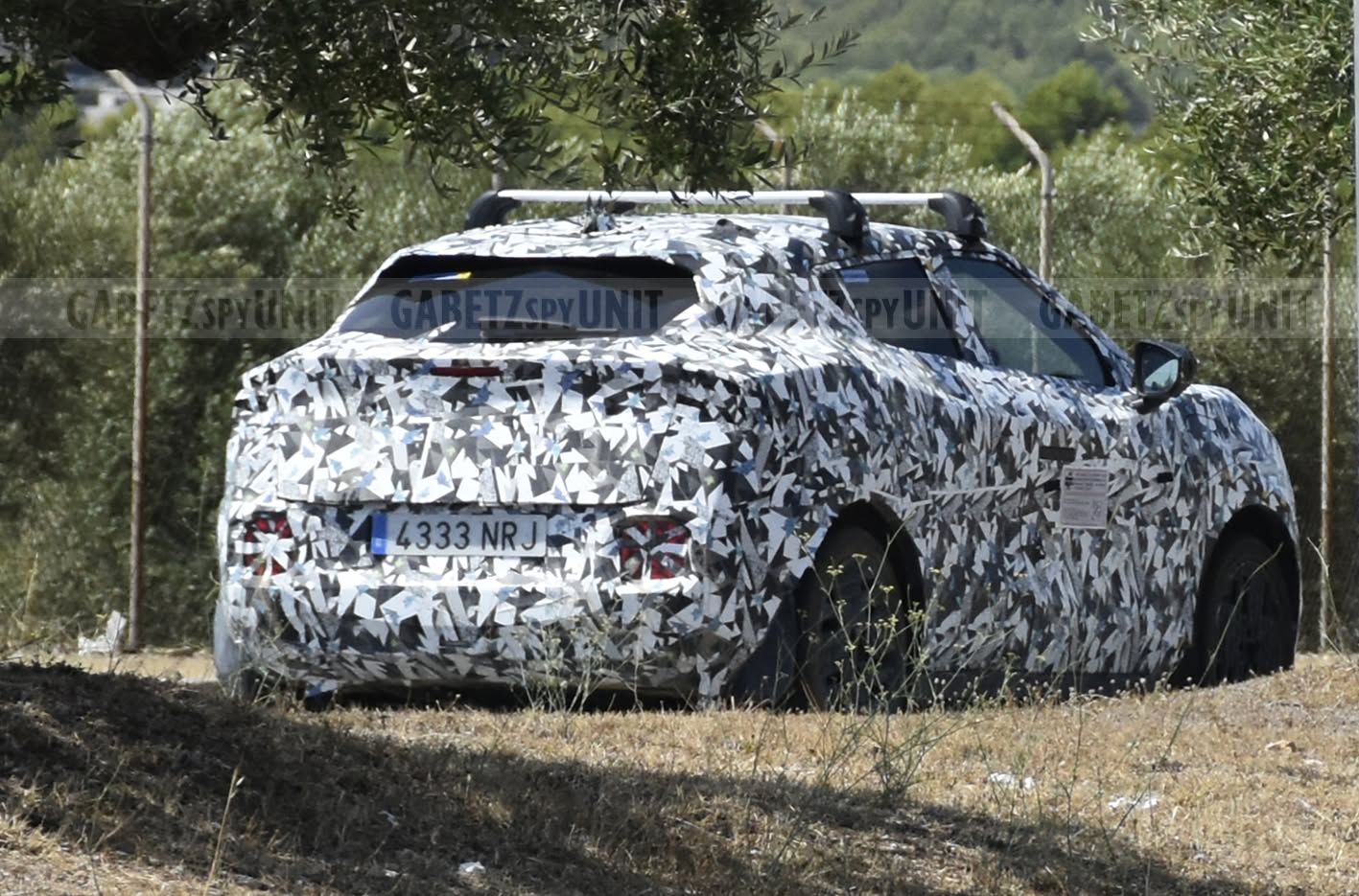 Nissan Juke 2027, nuove foto spia: test su strada in Spagna