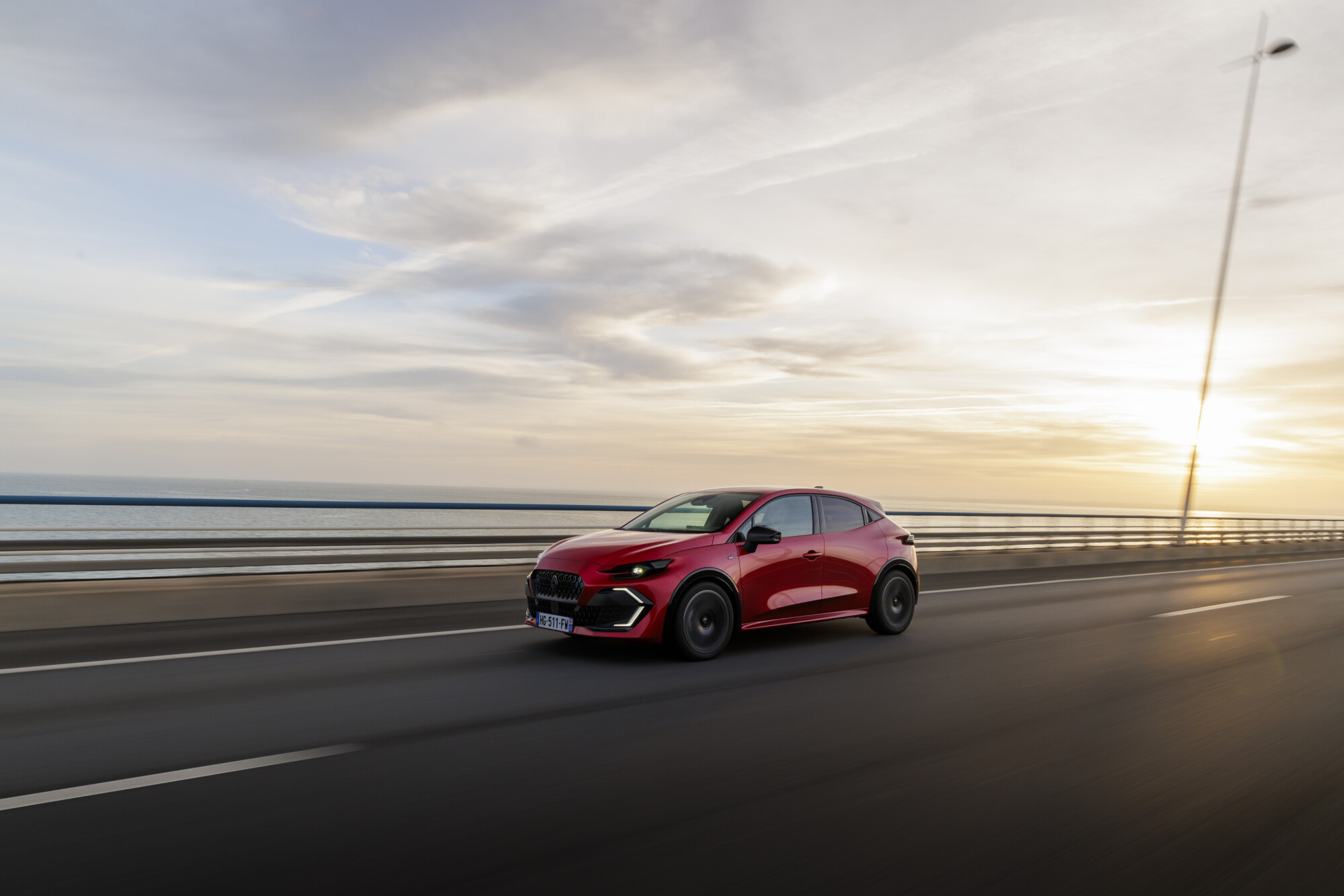 Nuova Renault Clio Full Hybrid E-Tech su strada