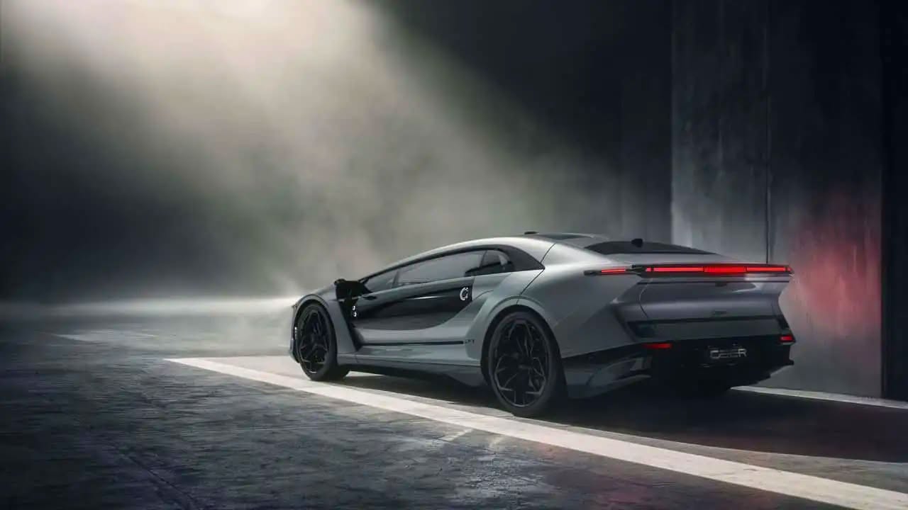 Ceer Exobot Sedan, vista posteriore tre quarti