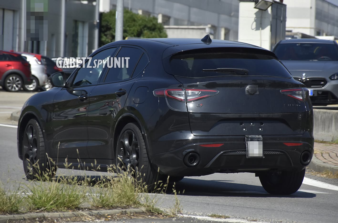 Alfa Romeo Stelvio Luna Rossa vista laterale foto spia