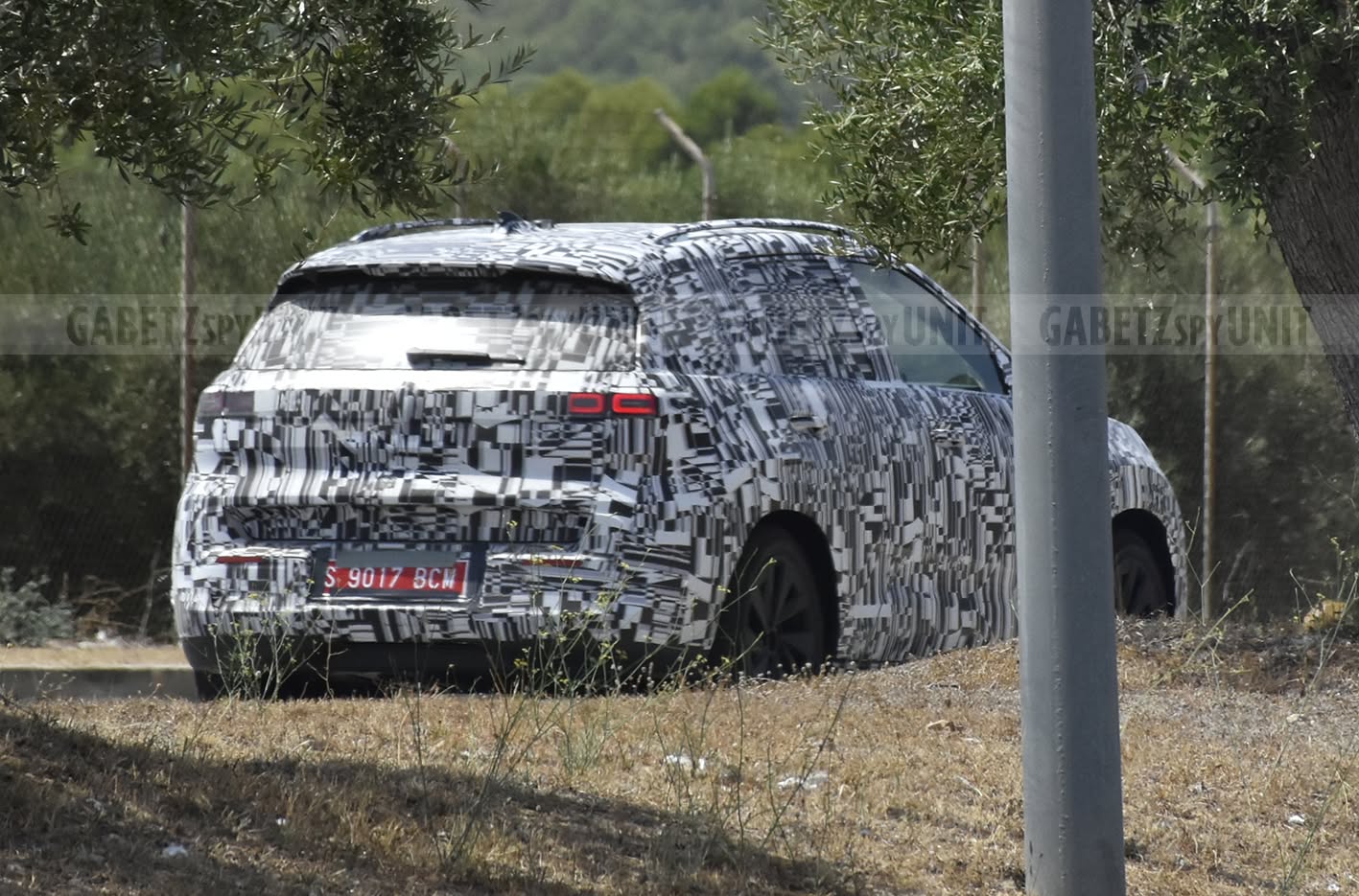 Volkswagen ID. Tiguan foto spia vista posteriore, test in Spagna