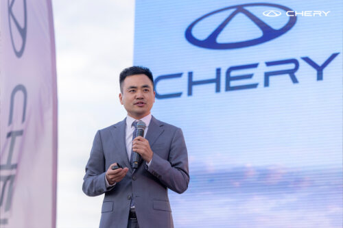 Chery Tiggo 9 CSH, batteria 24 ore in acqua salata: il test