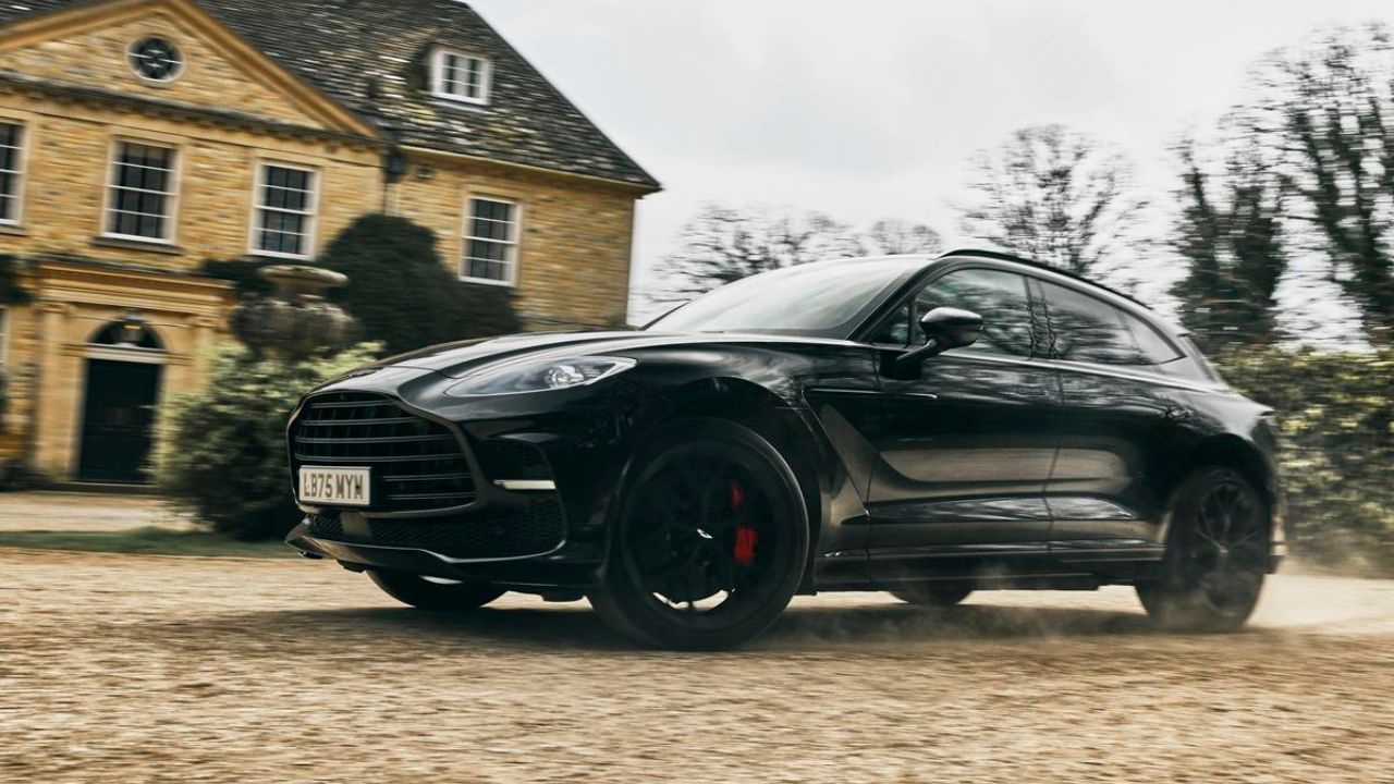 Aston Martin DBX - MobLand
