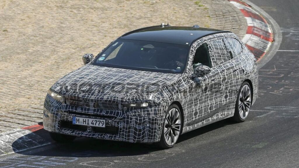 BMW Serie 5 Touring restyling, ecco le novità dalle foto spia