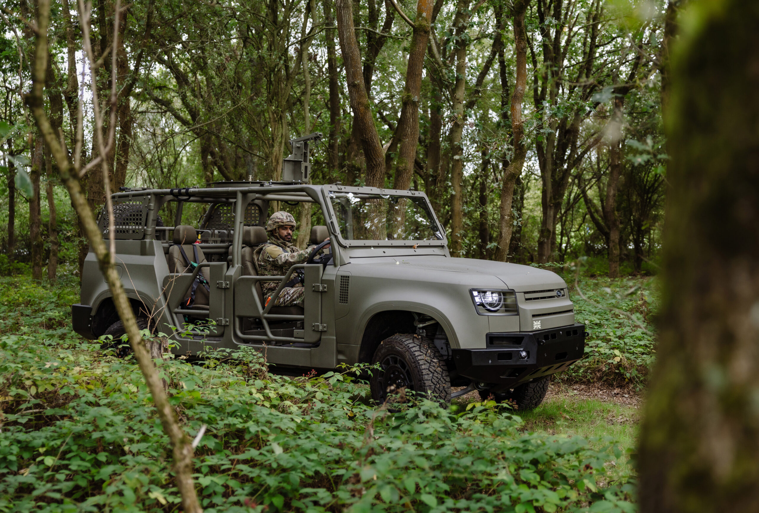 Land Rover Defender Wolf Series II, Tactical Mobility Vehicle in azione su terreno difficile