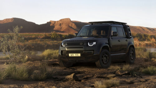 Land Rover Defender: la nuova generazione e l’elettrica rinviate al 2030