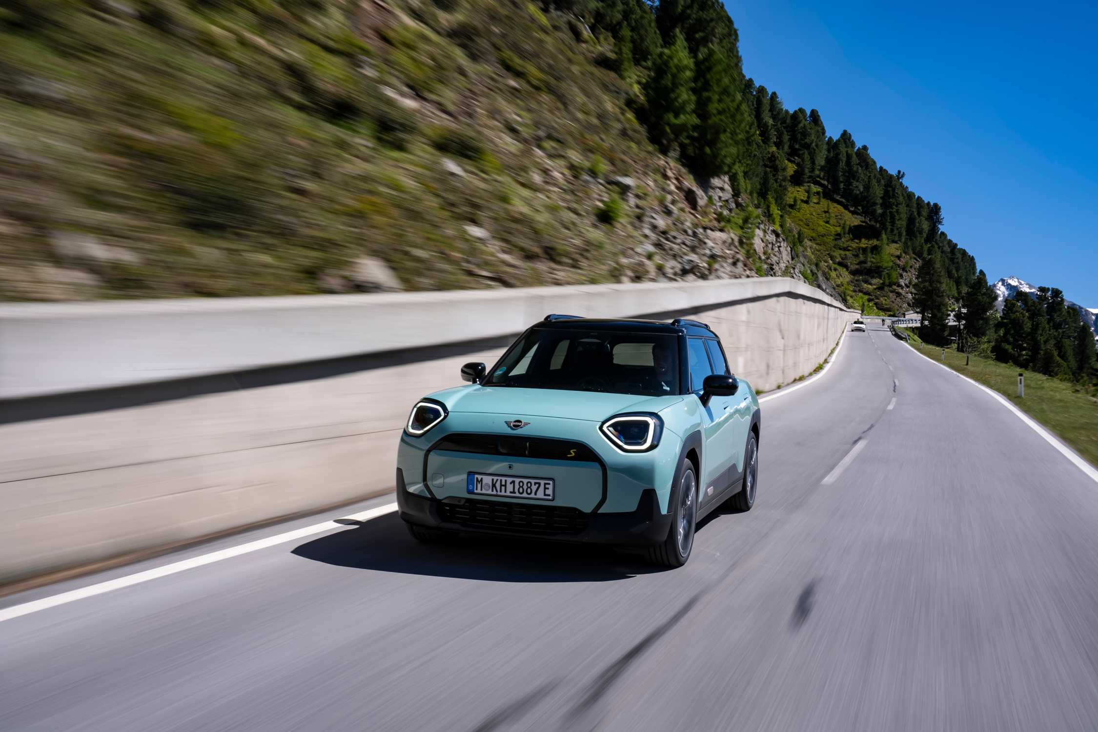 MINI Aceman SE nella colorazione Ocean Wave Green