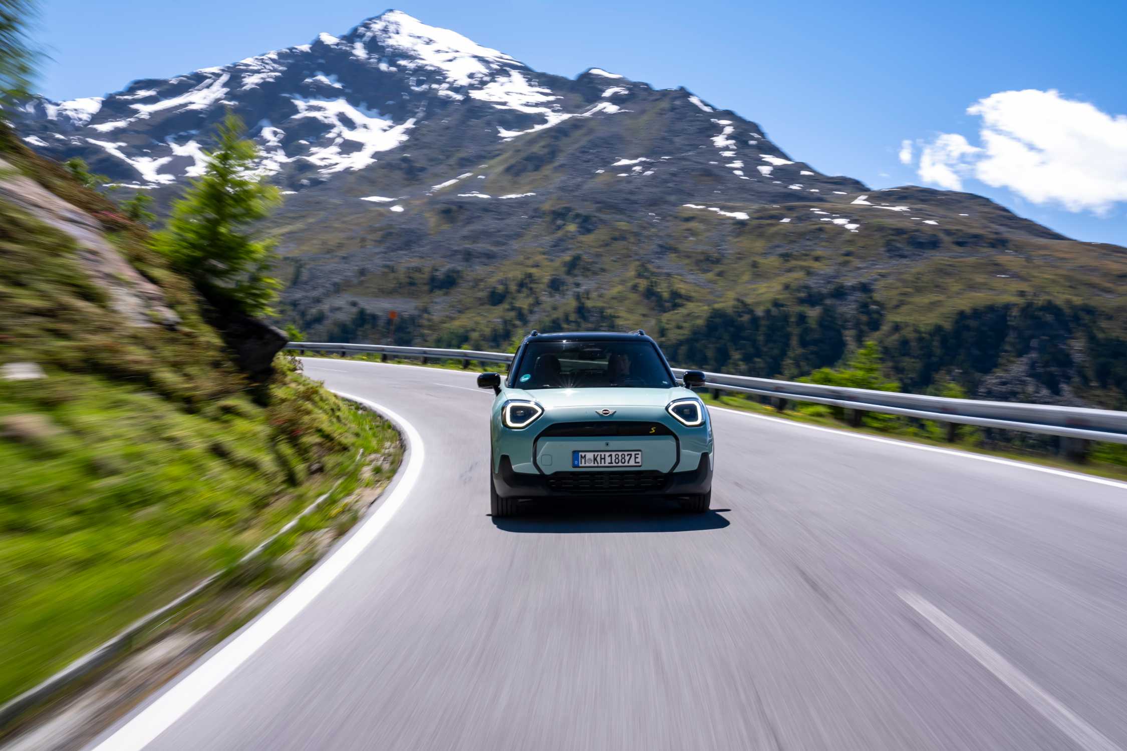 MINI Aceman SE nella colorazione Ocean Wave Green