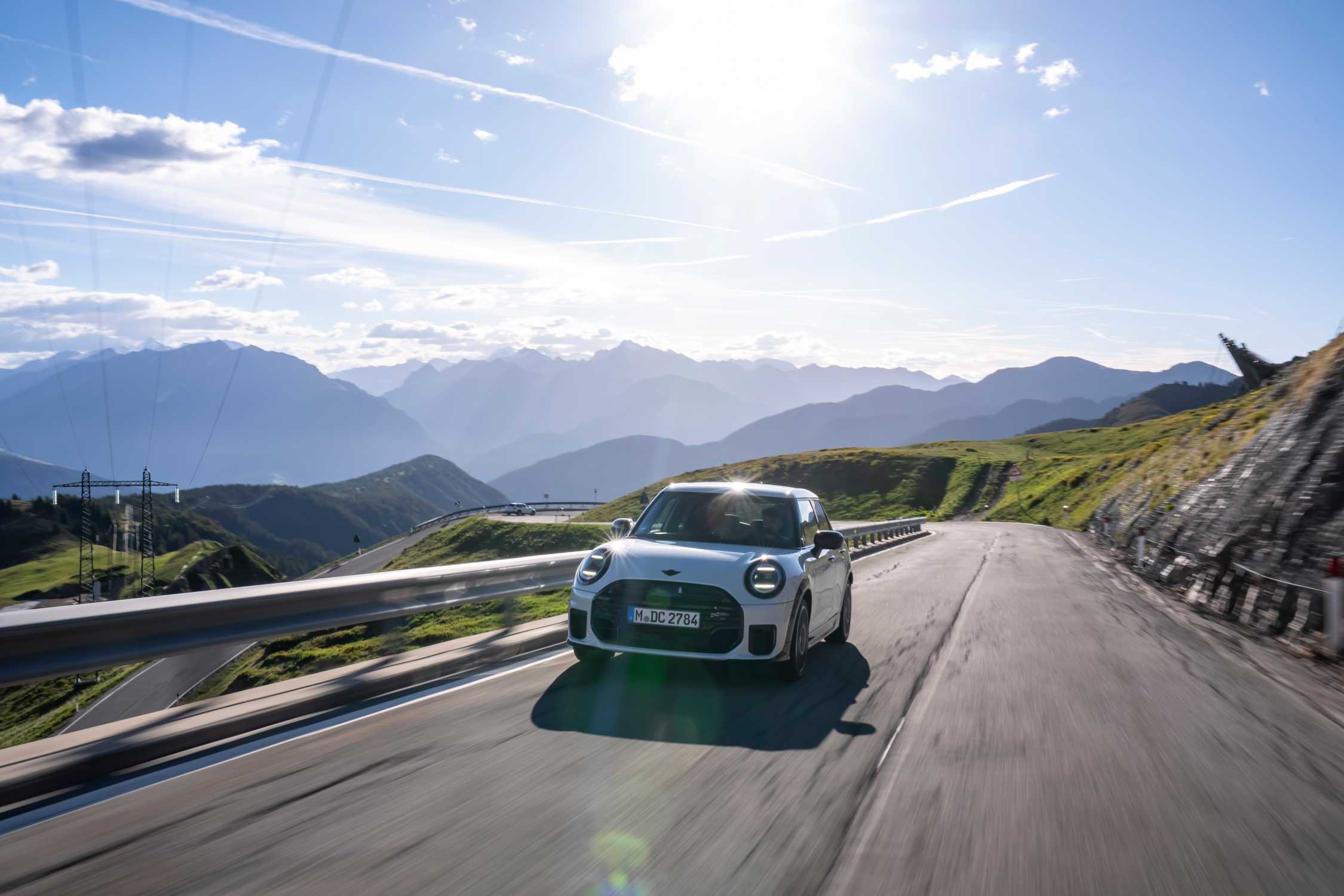 MINI Cooper S 5 porte Nanuq White vista laterale