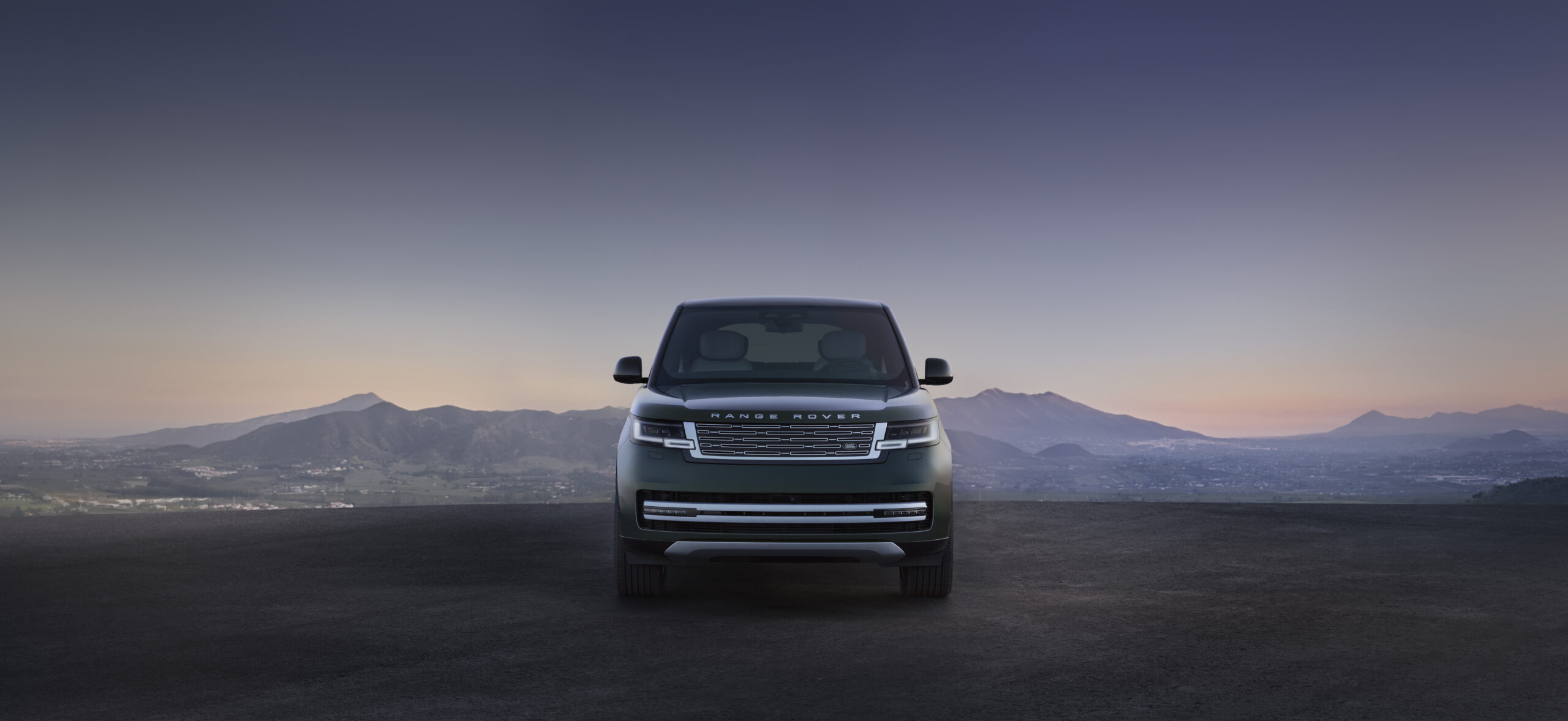 Range Rover Electric: aperti gli ordini in Italia, si parte da 165.400 euro