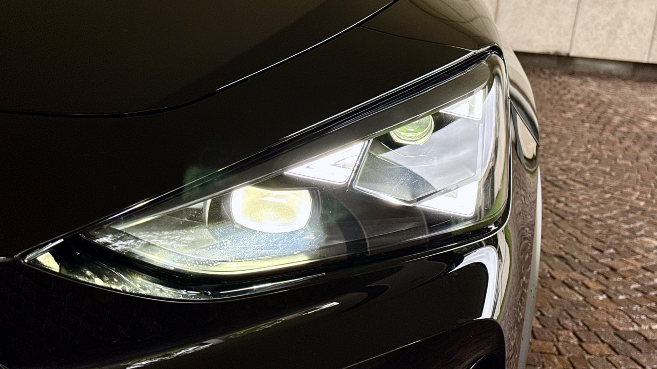 Cupra Formentor VZ5 2026 - Faro anteriore