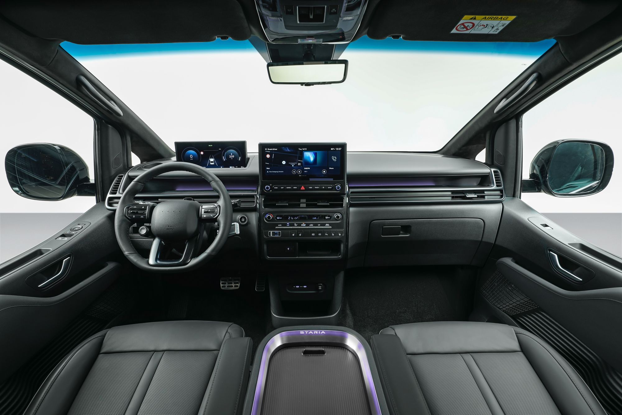 Hyundai Staria Electric, plancia e display doppio da 12,3 pollici