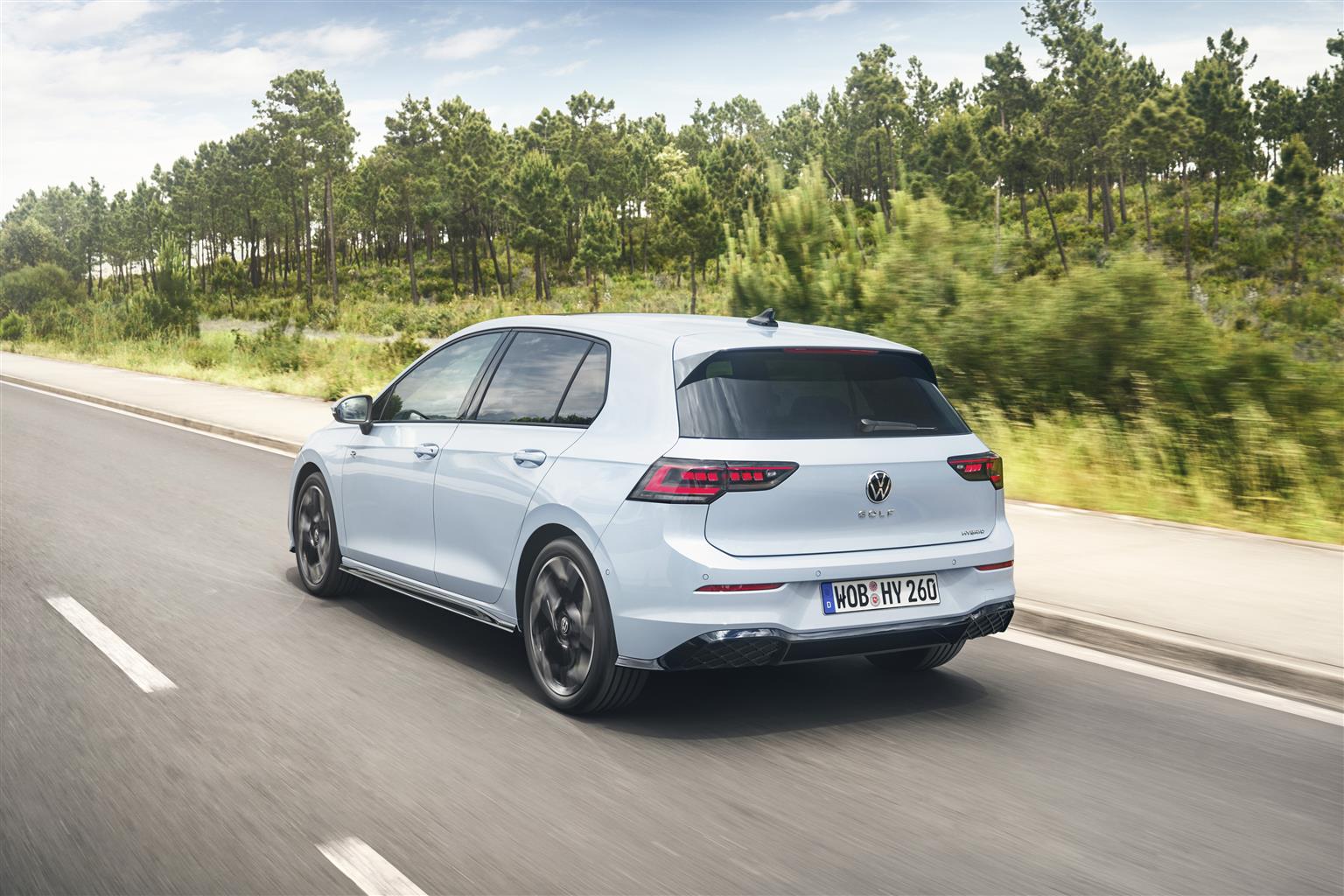 Volkswagen Golf Hybrid 136 CV in movimento