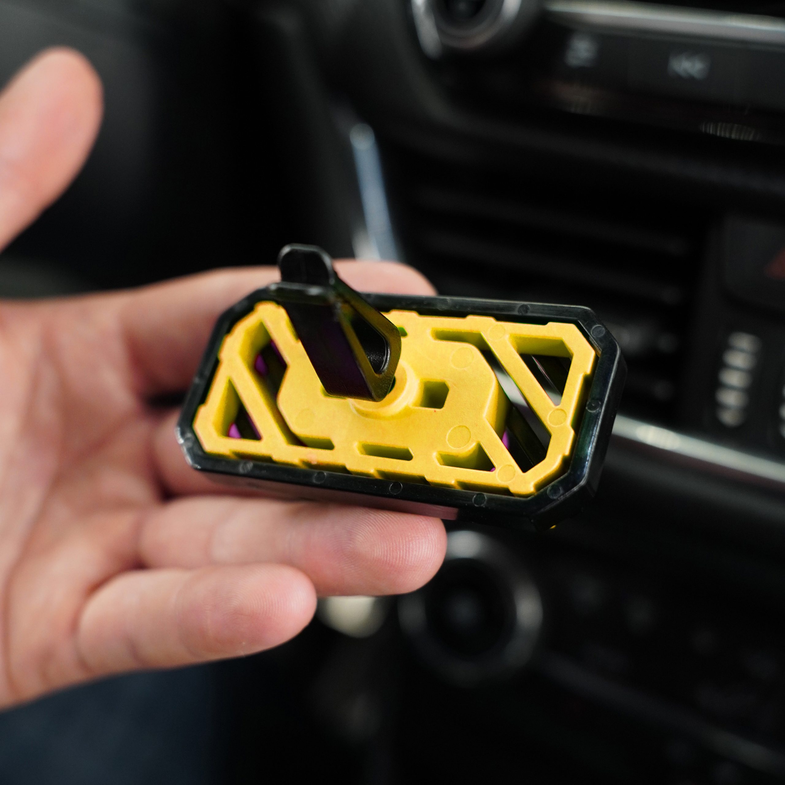 Profumatore auto Be-Twin Maniac Line di MAFRA giallo