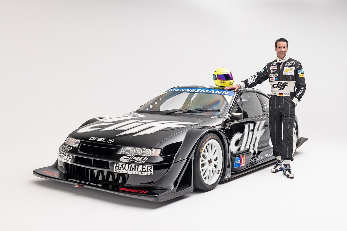 Manuel Reuter accanto alla Opel Calibra V6 4x4