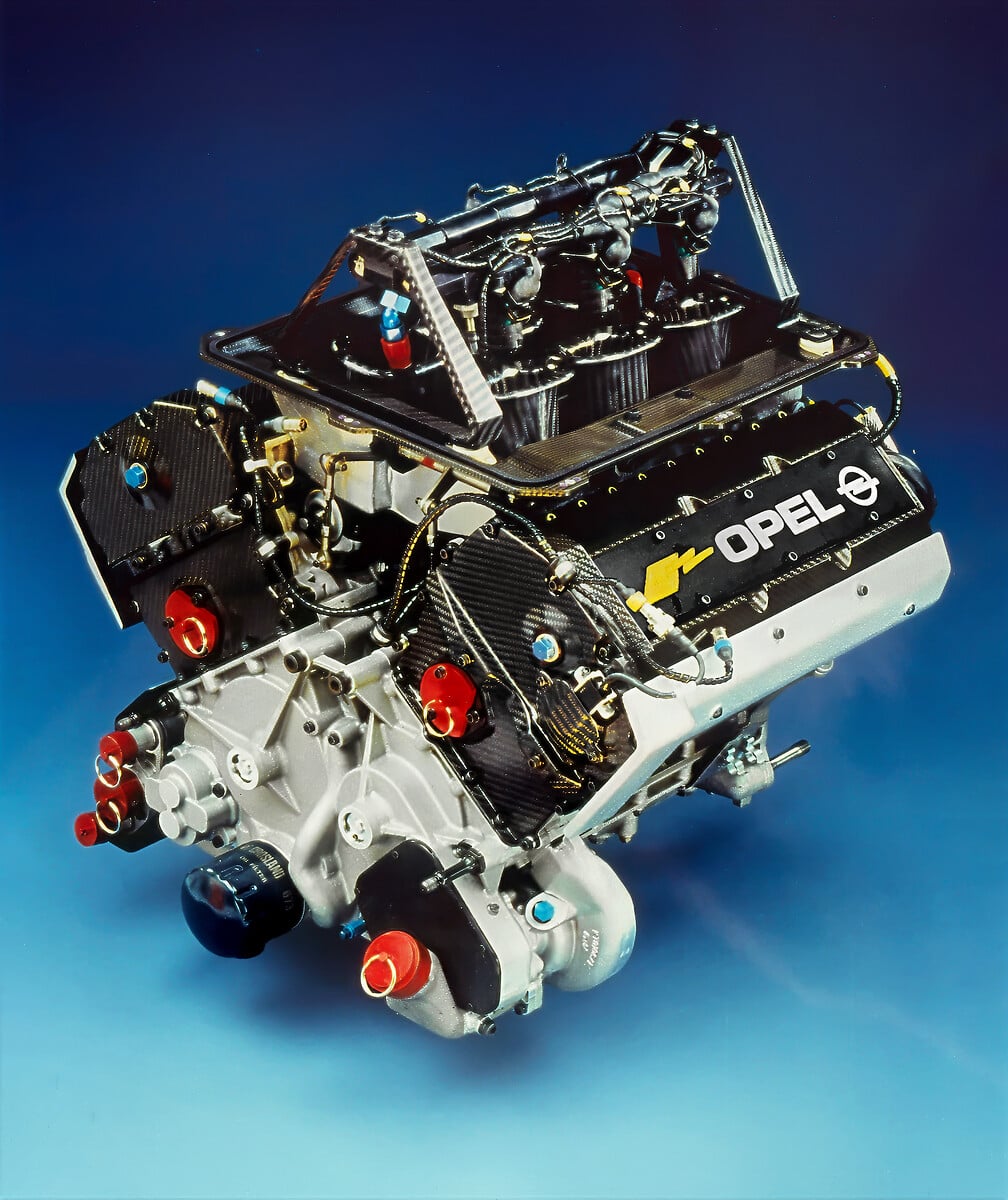 Motore V6 2.5 litri della Opel Calibra ITC da 520 CV