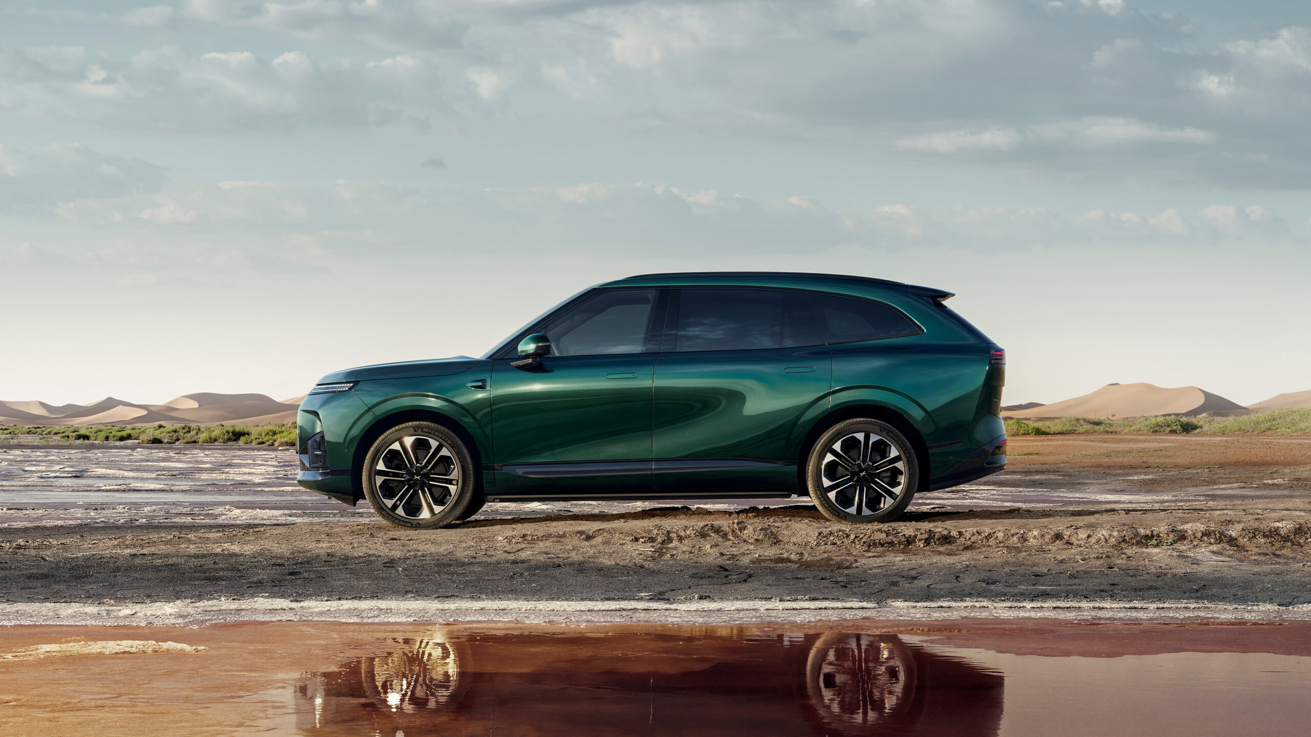 XPENG G9L, il SUV ammiraglia che debutta al Salone di Parigi 2026